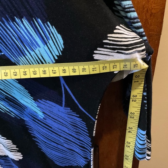 Miller’s 3/4 sleeve with scoop neck size 22 $10 💙 - Picture 4 of 8